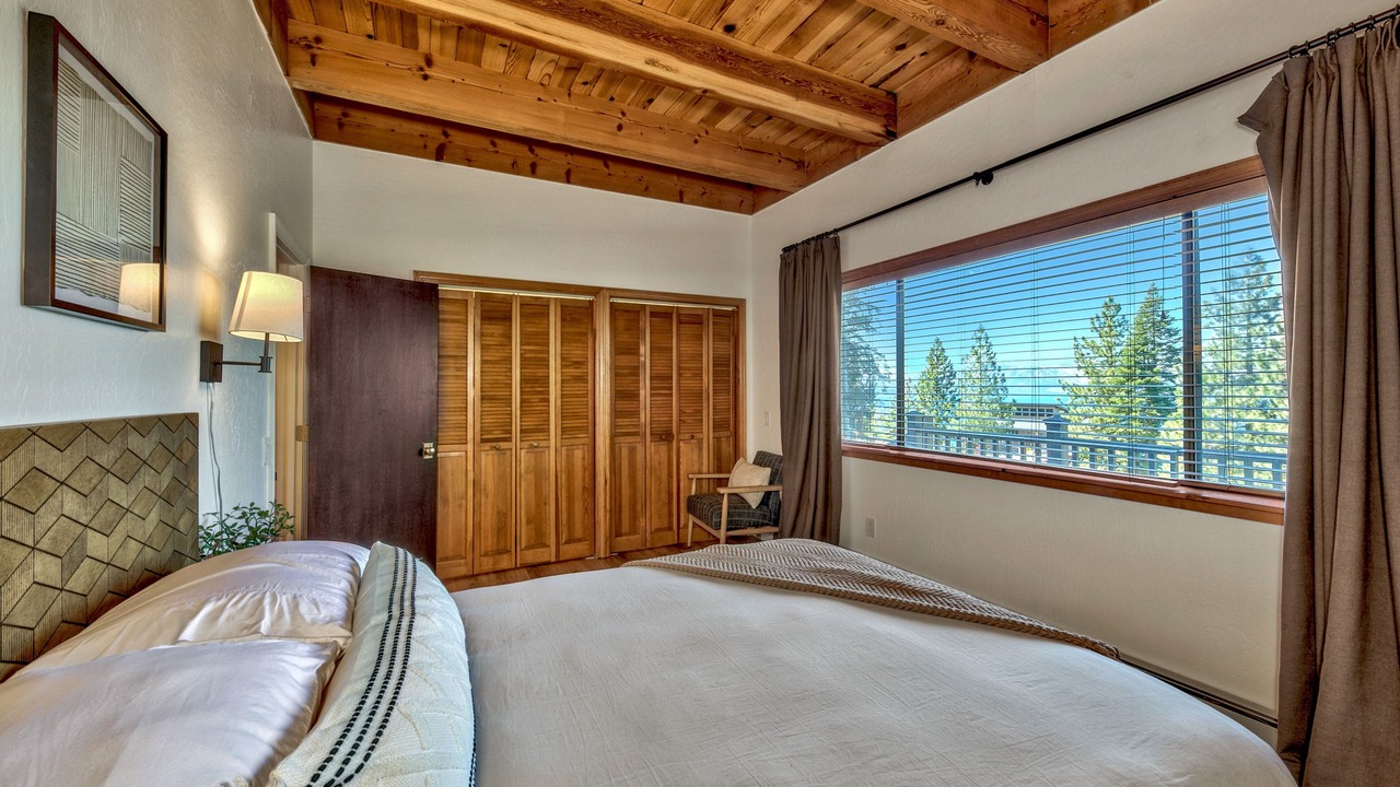 Photo of Bedroom in Lakeridge