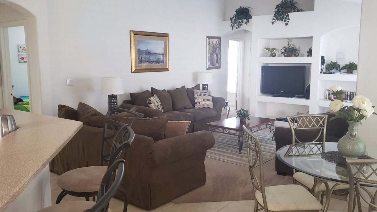 Photo of Livingroom in Orange Tree