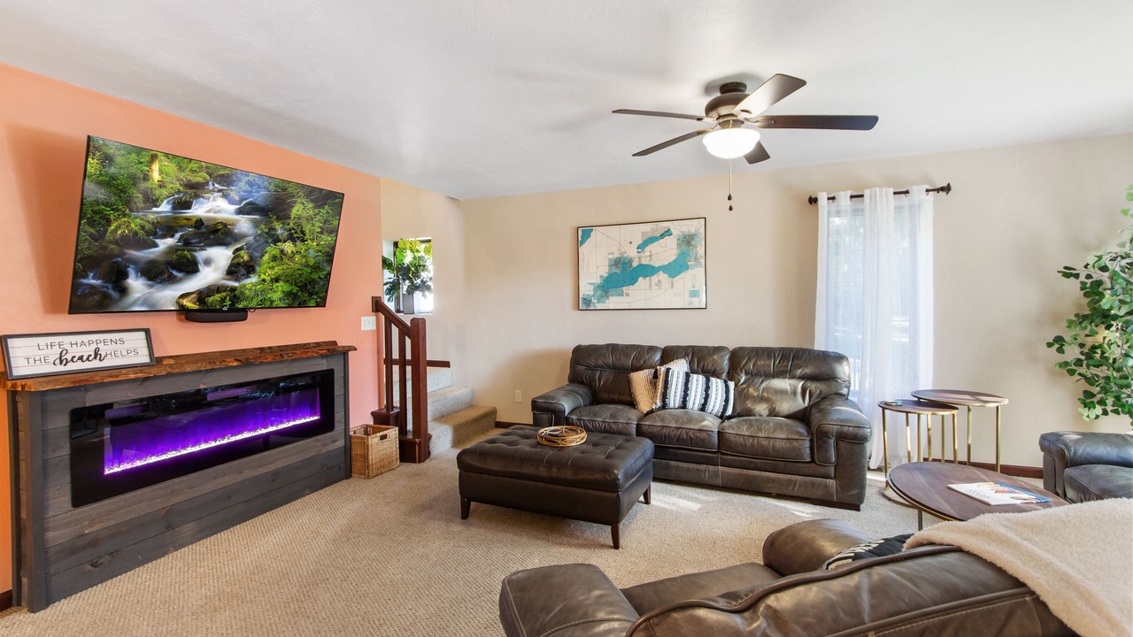Photo of Livingroom in Williams Bay