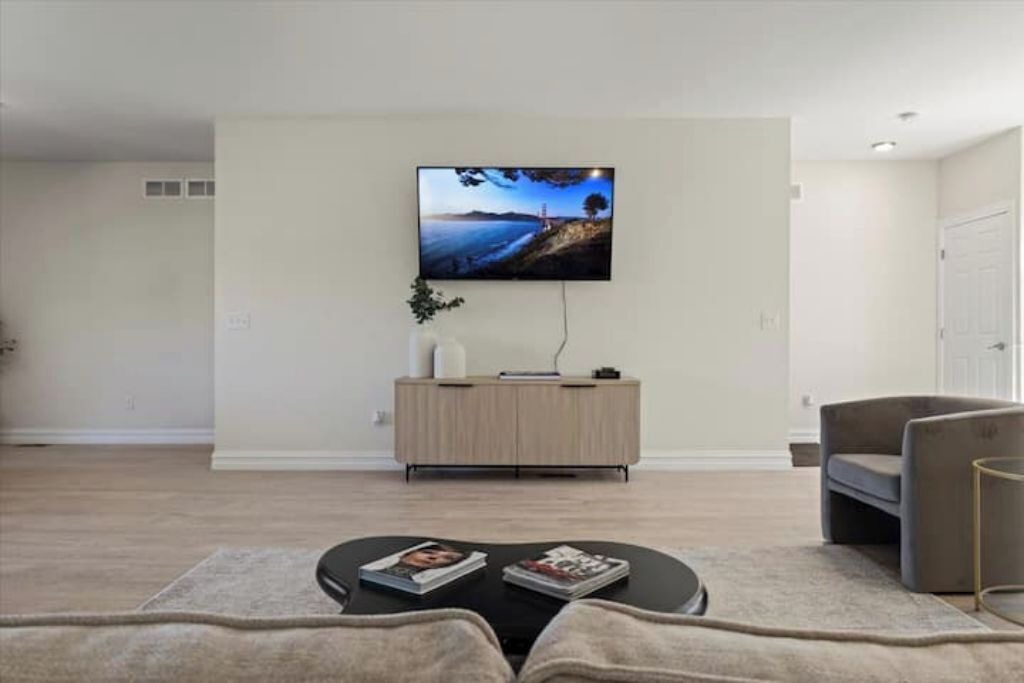 Photo of Livingroom in Bryant Pattengill West