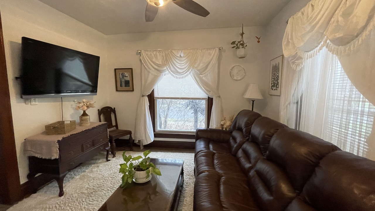 Photo of Livingroom in Fredonia
