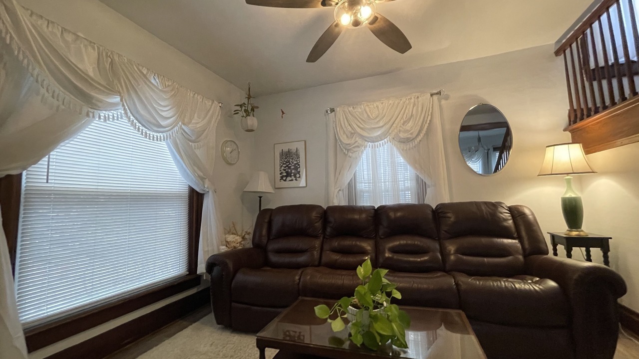 Photo of Livingroom in Fredonia