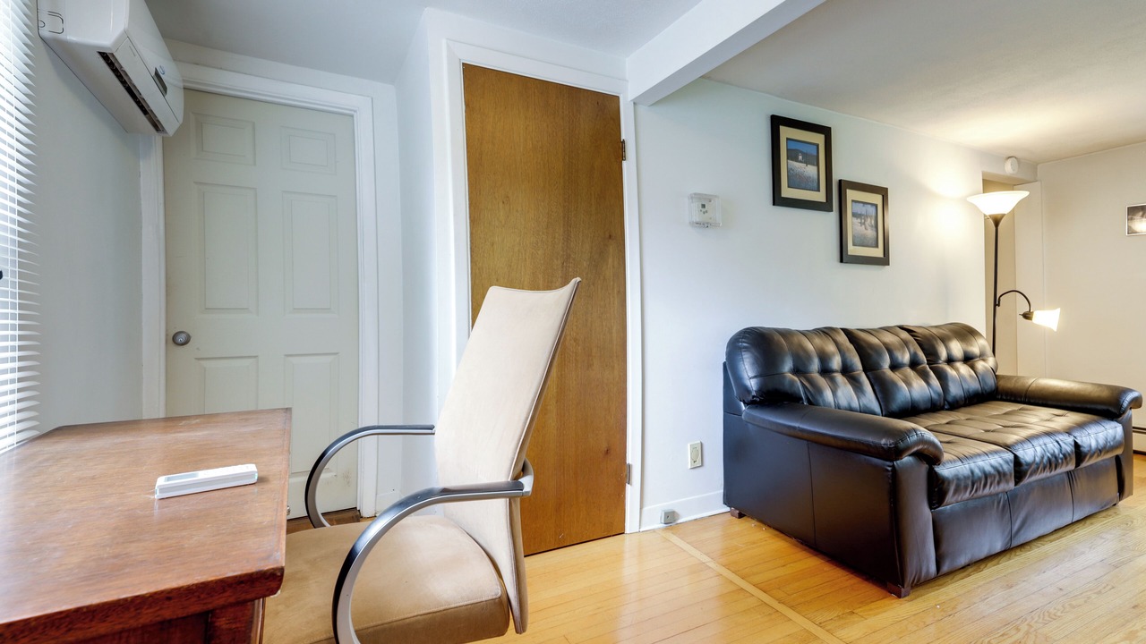 Photo of Livingroom in Coventry Lake