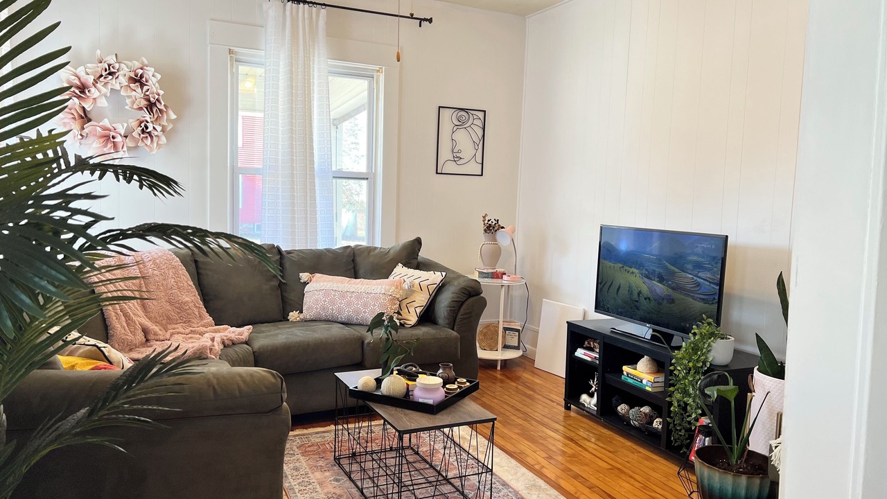 Photo of Livingroom in Utica