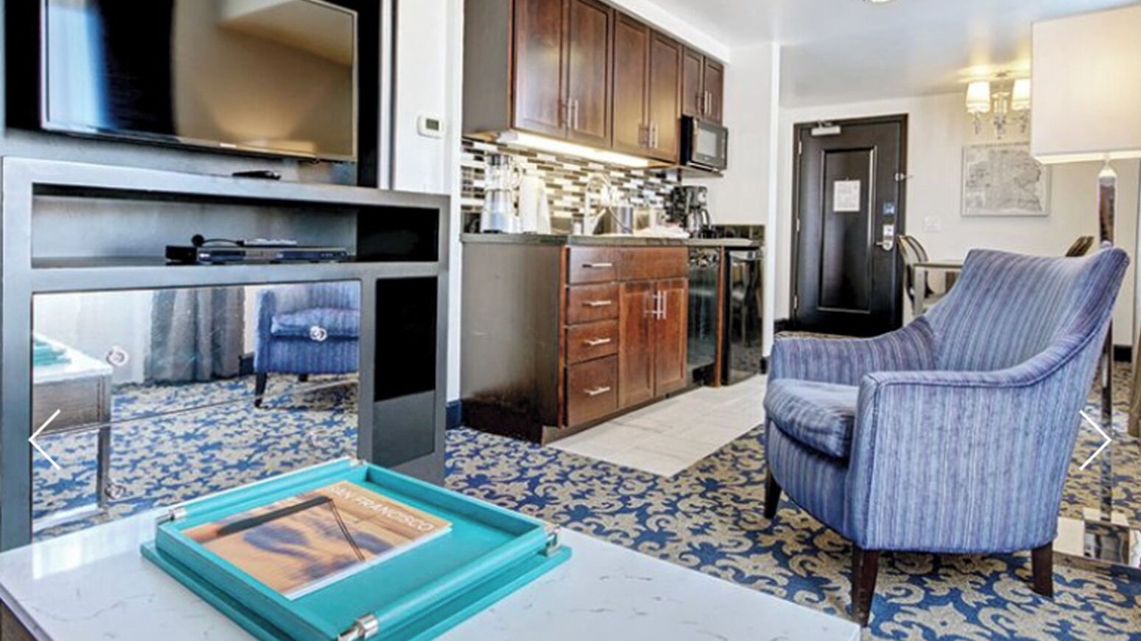 Photo of Livingroom in Theater District