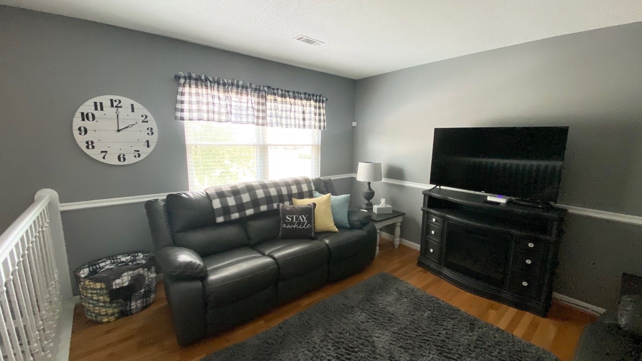Photo of Livingroom in Middle Valley