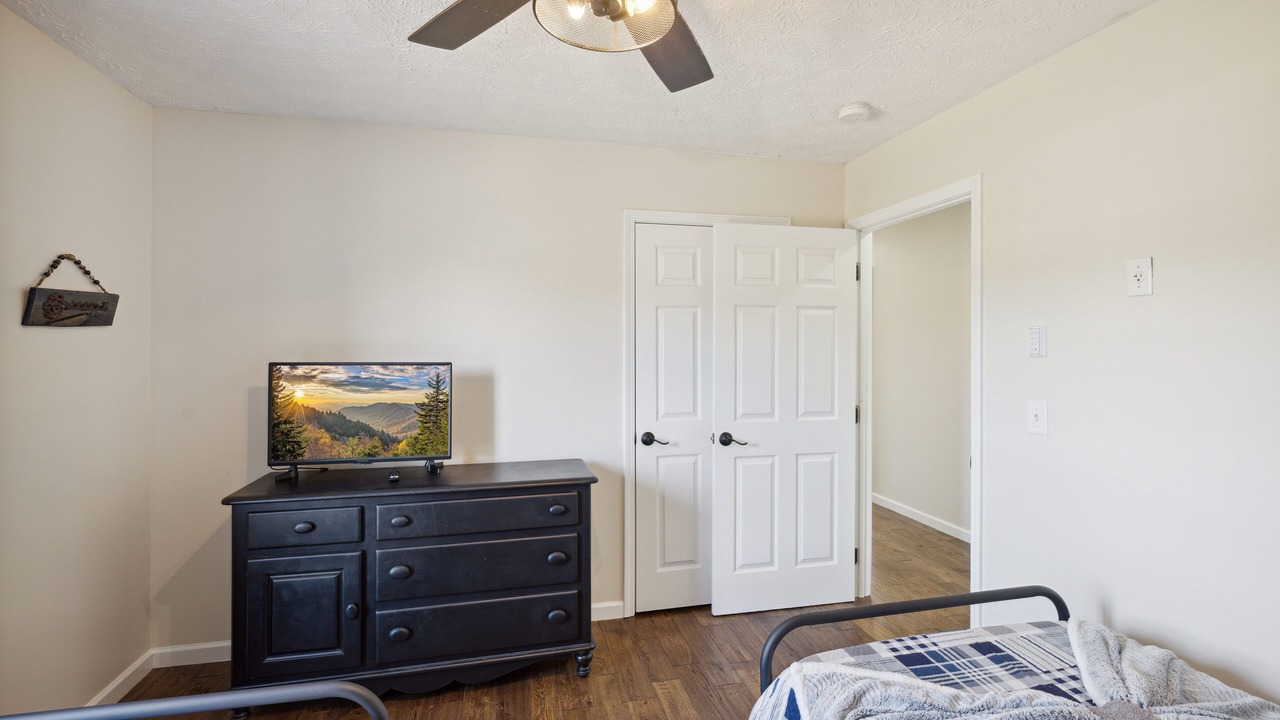 Photo of Bedroom in Kodak