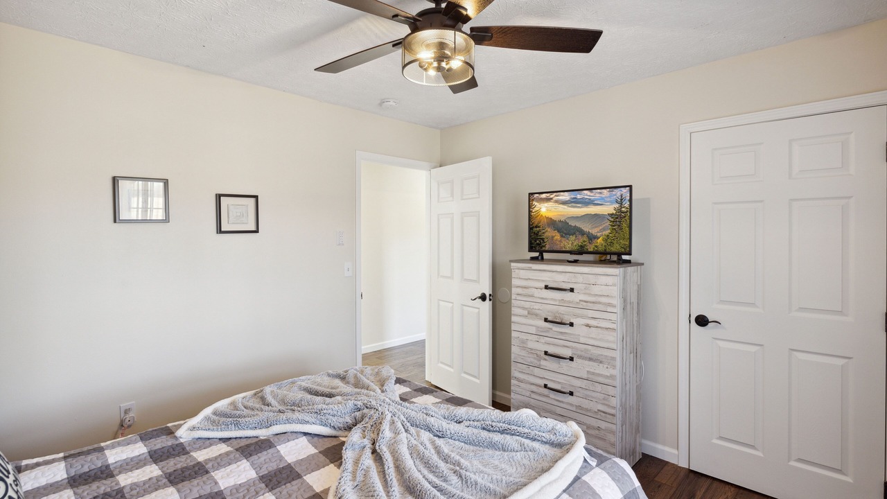 Photo of Bedroom in Kodak