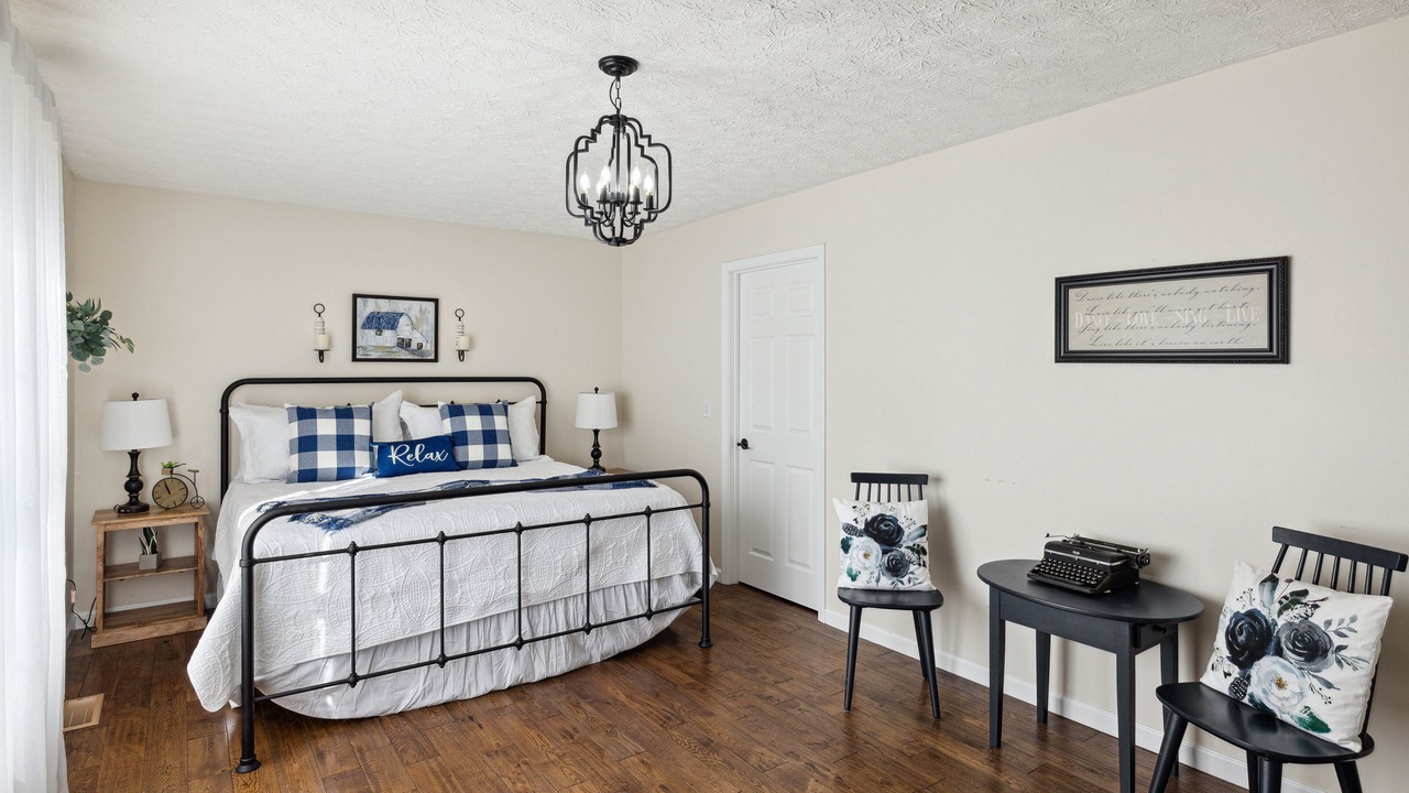 Photo of Bedroom in Kodak