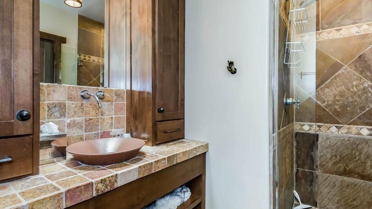 Photo of Bathroom in South Capitol