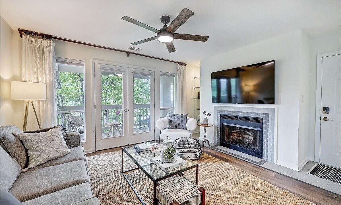 Photo of Livingroom in Charlotte Center City