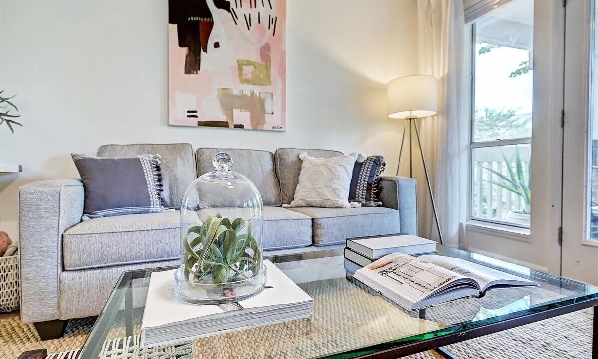 Photo of Livingroom in Charlotte Center City