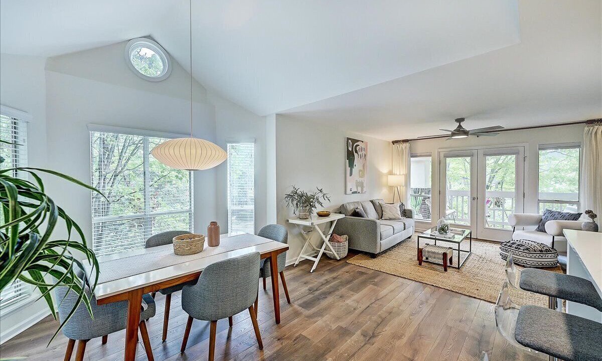 Photo of Livingroom in Charlotte Center City