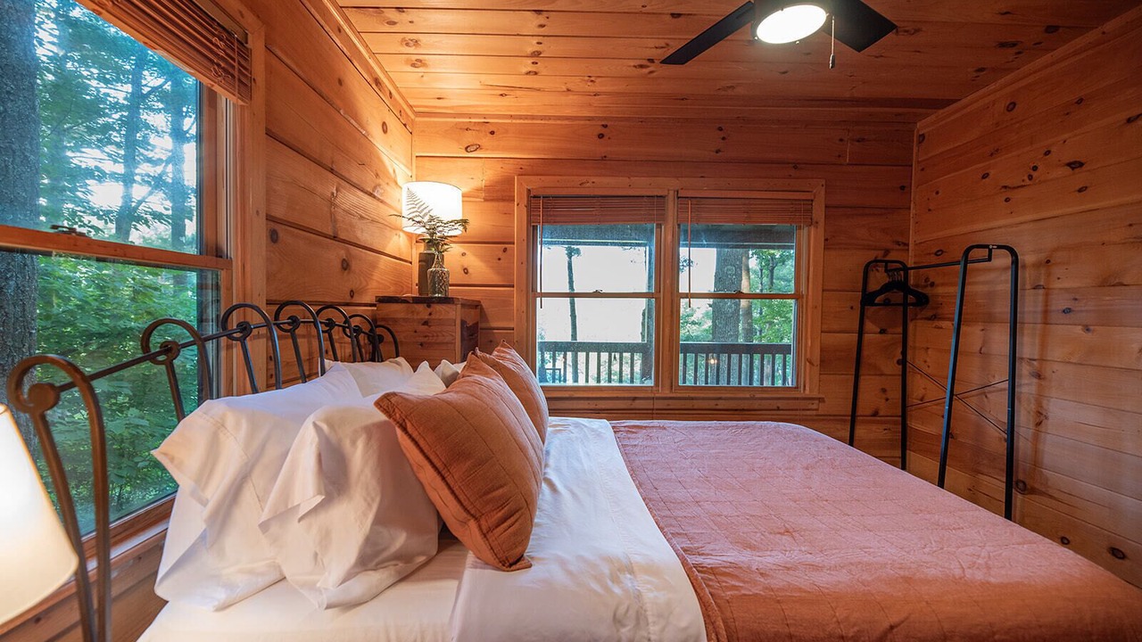 Photo of Bedroom in Cherry Log