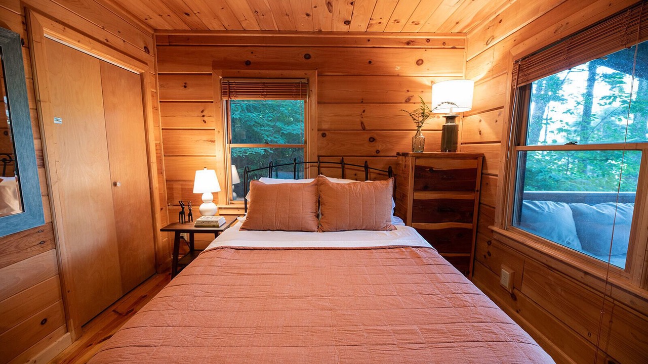 Photo of Bedroom in Cherry Log