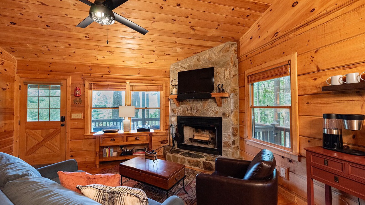 Photo of Livingroom in Cherry Log