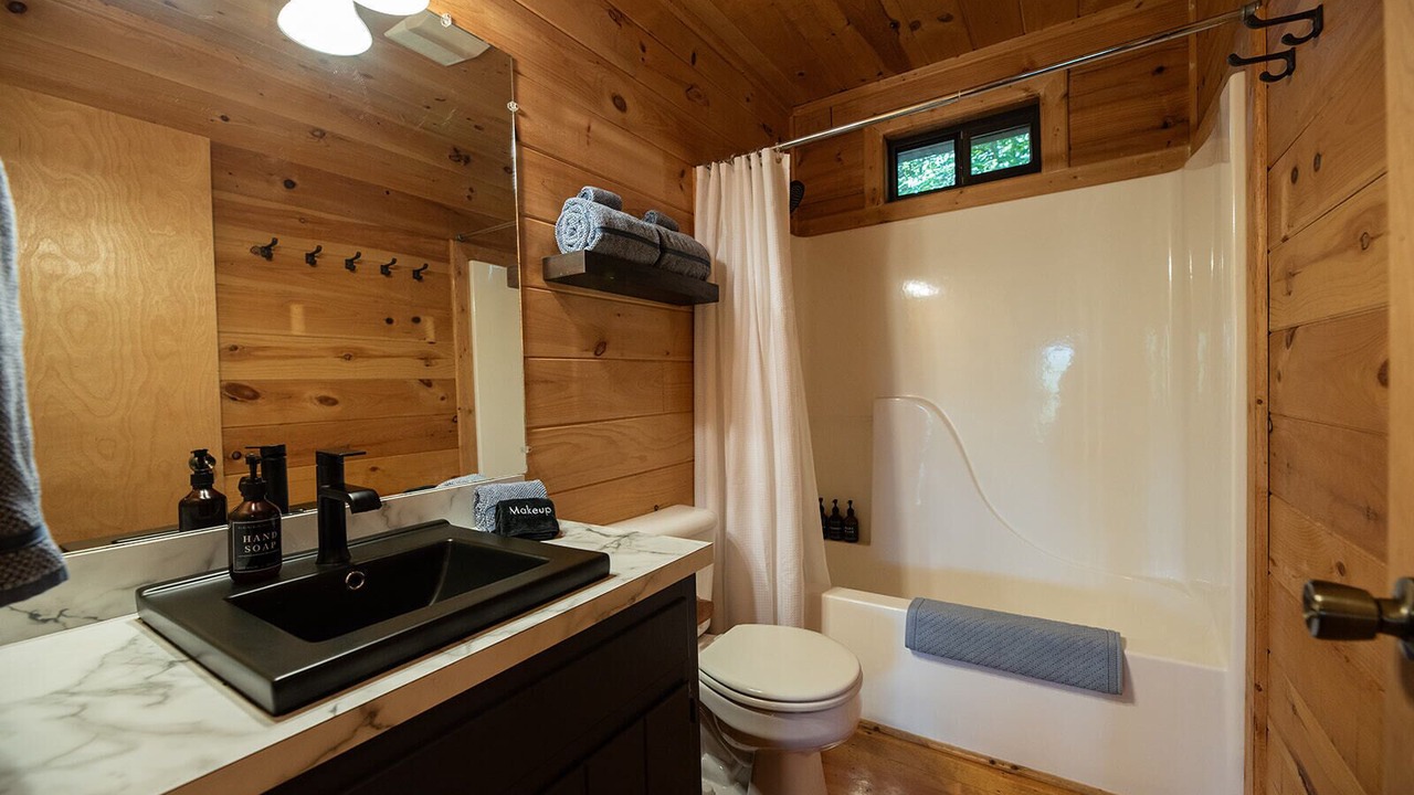 Photo of Bathroom in Cherry Log
