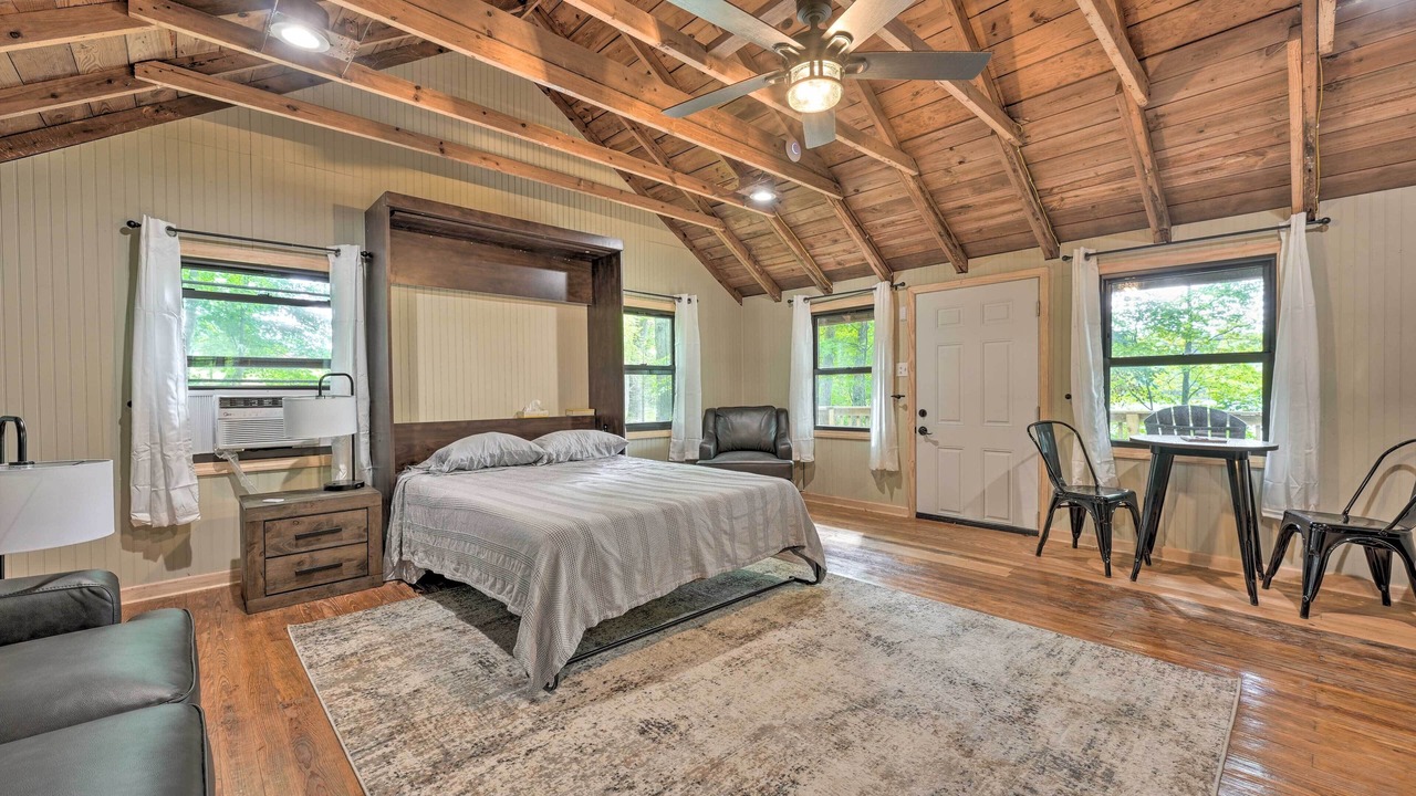 Photo of Bedroom in Cassopolis
