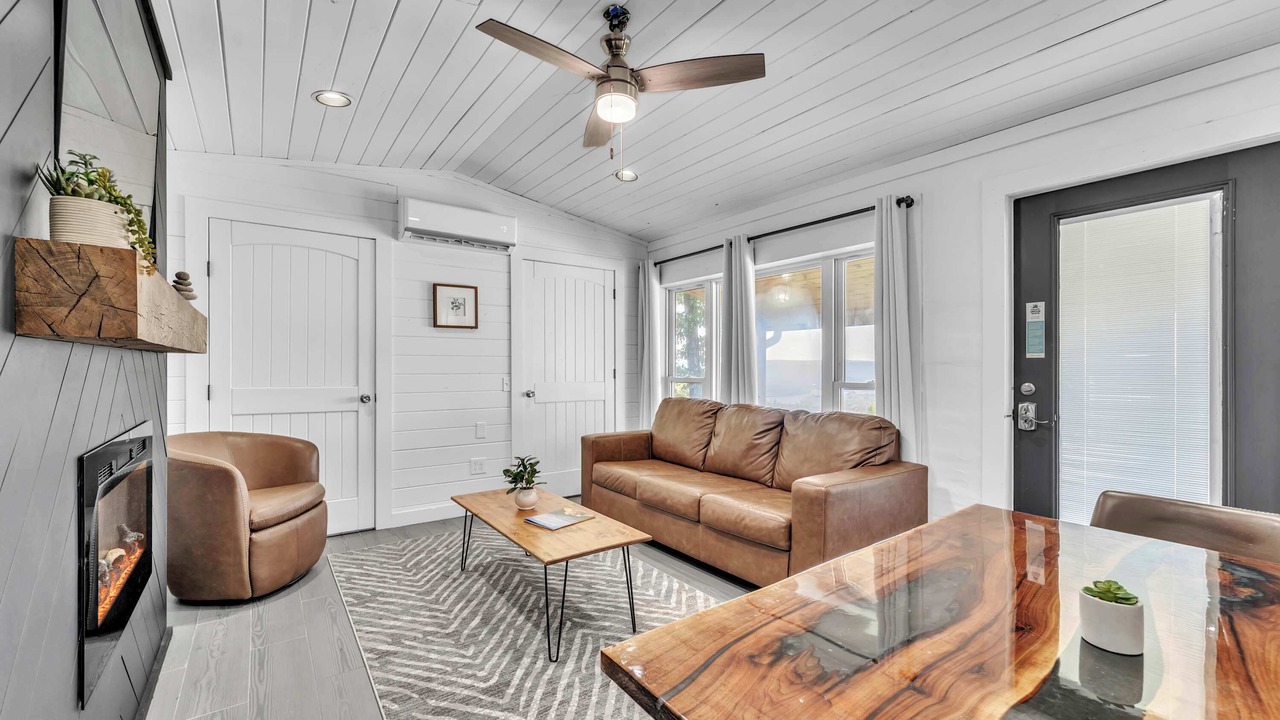 Photo of Livingroom in South Pittsburg