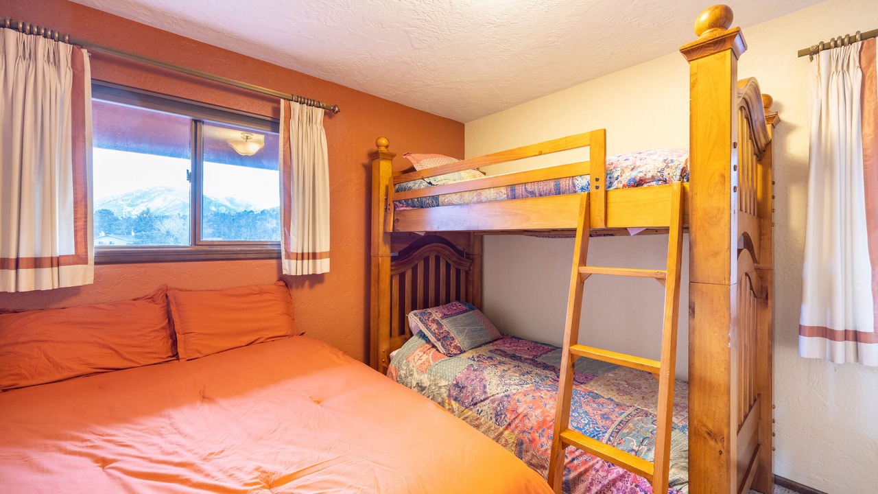 Photo of Bedroom in Skyway