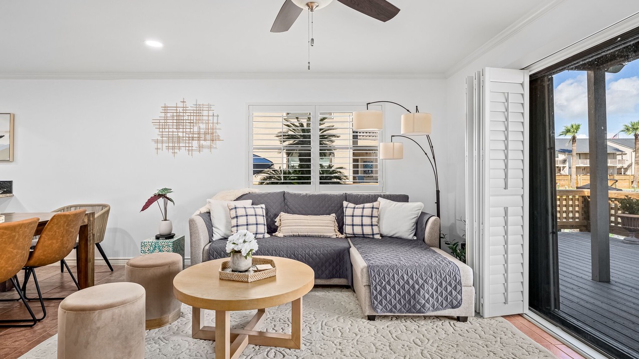 Photo of Livingroom in Harbor Oaks