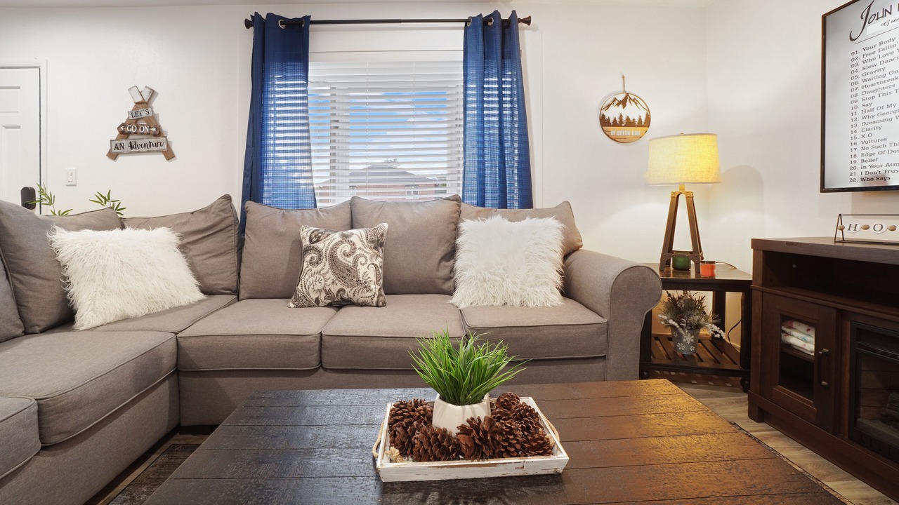 Photo of Livingroom in Dupont