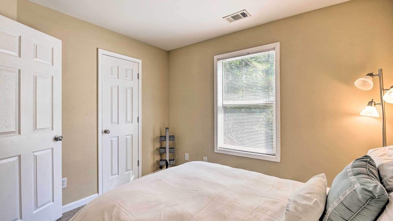 Photo of Bedroom in Jefferson Park