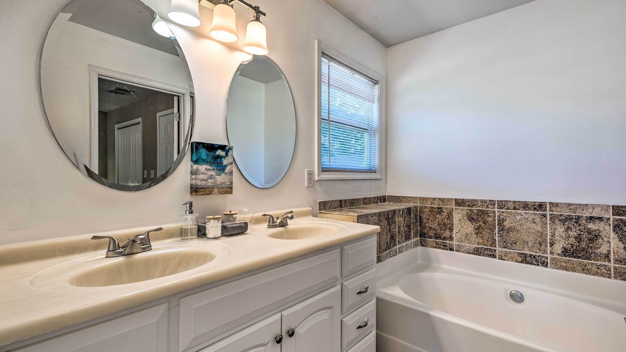 Photo of Bathroom in Jefferson Park