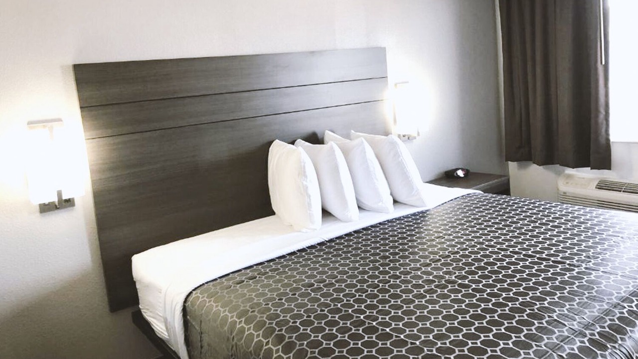 Photo of Bedroom in Arena District