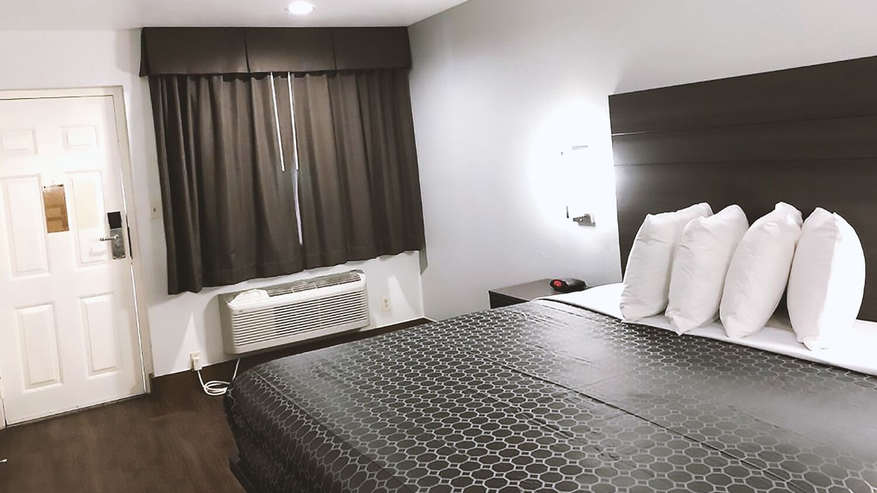 Photo of Bedroom in Arena District