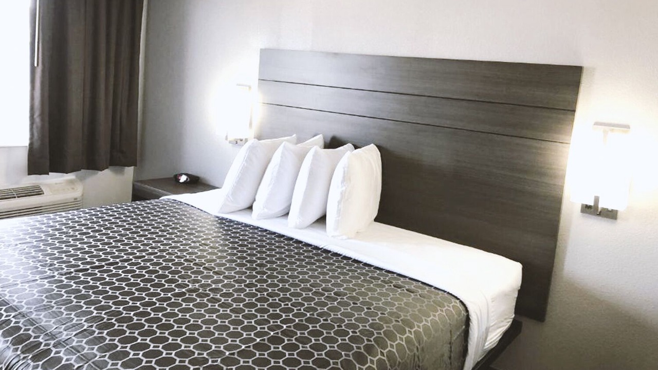 Photo of Bedroom in Arena District