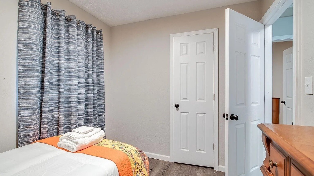 Photo of Bedroom in Hemlock