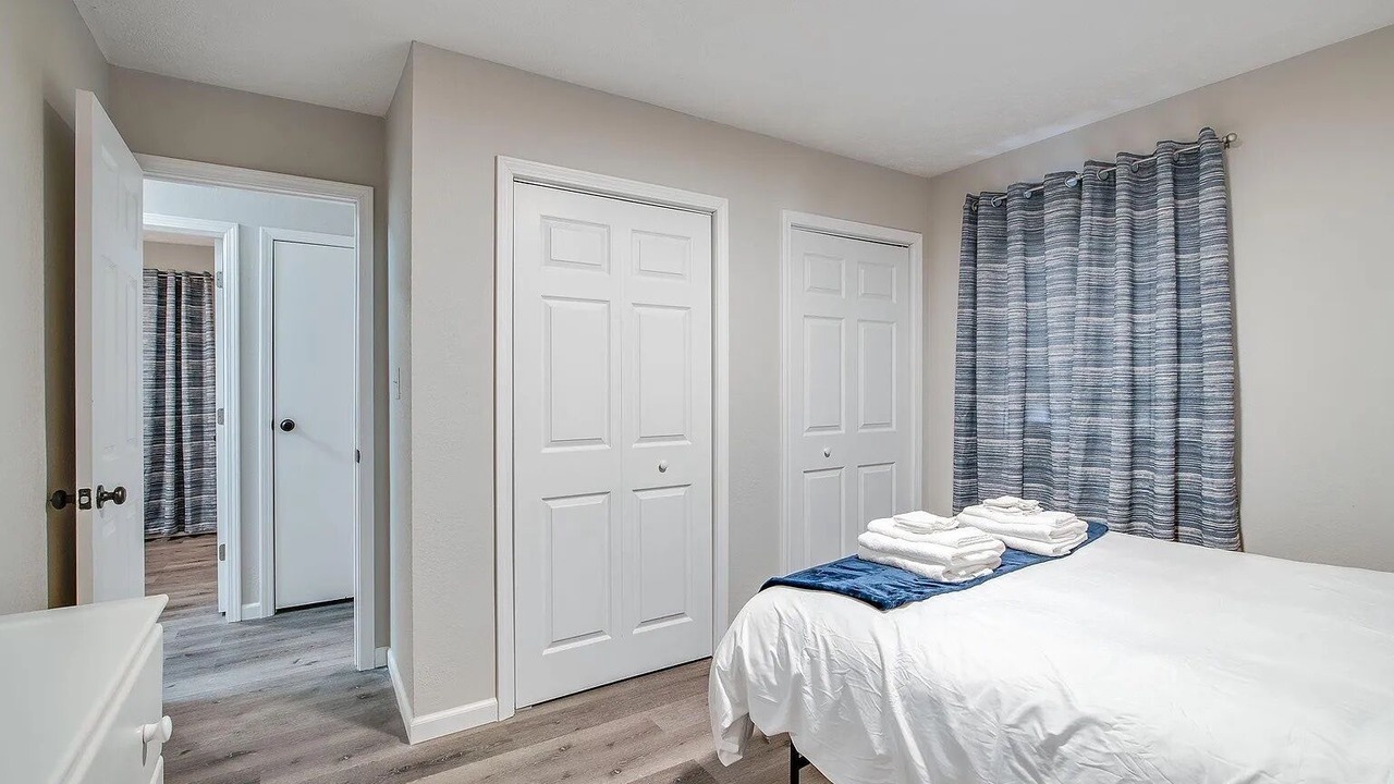 Photo of Bedroom in Hemlock