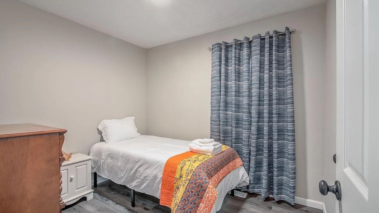 Photo of Bedroom in Hemlock
