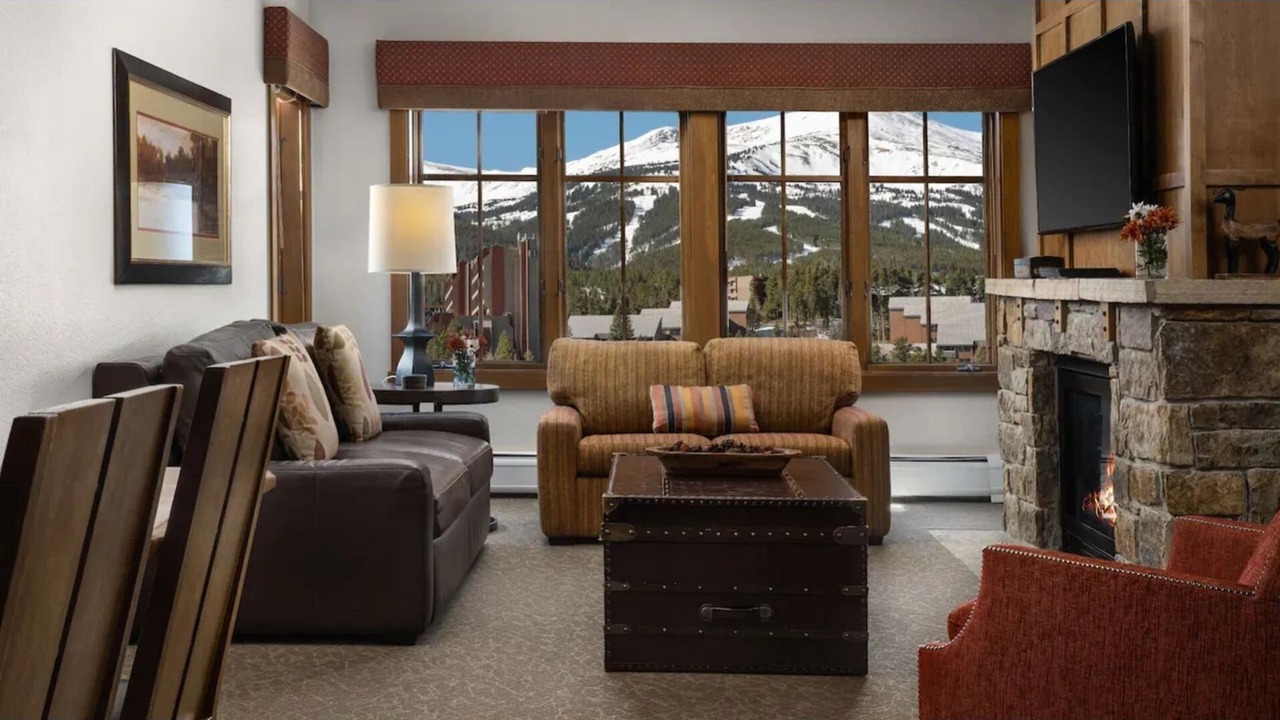 Photo of Livingroom in Peak 9