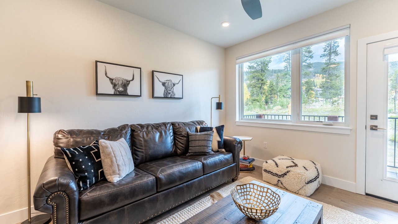 Photo of Livingroom in Lakeside Village