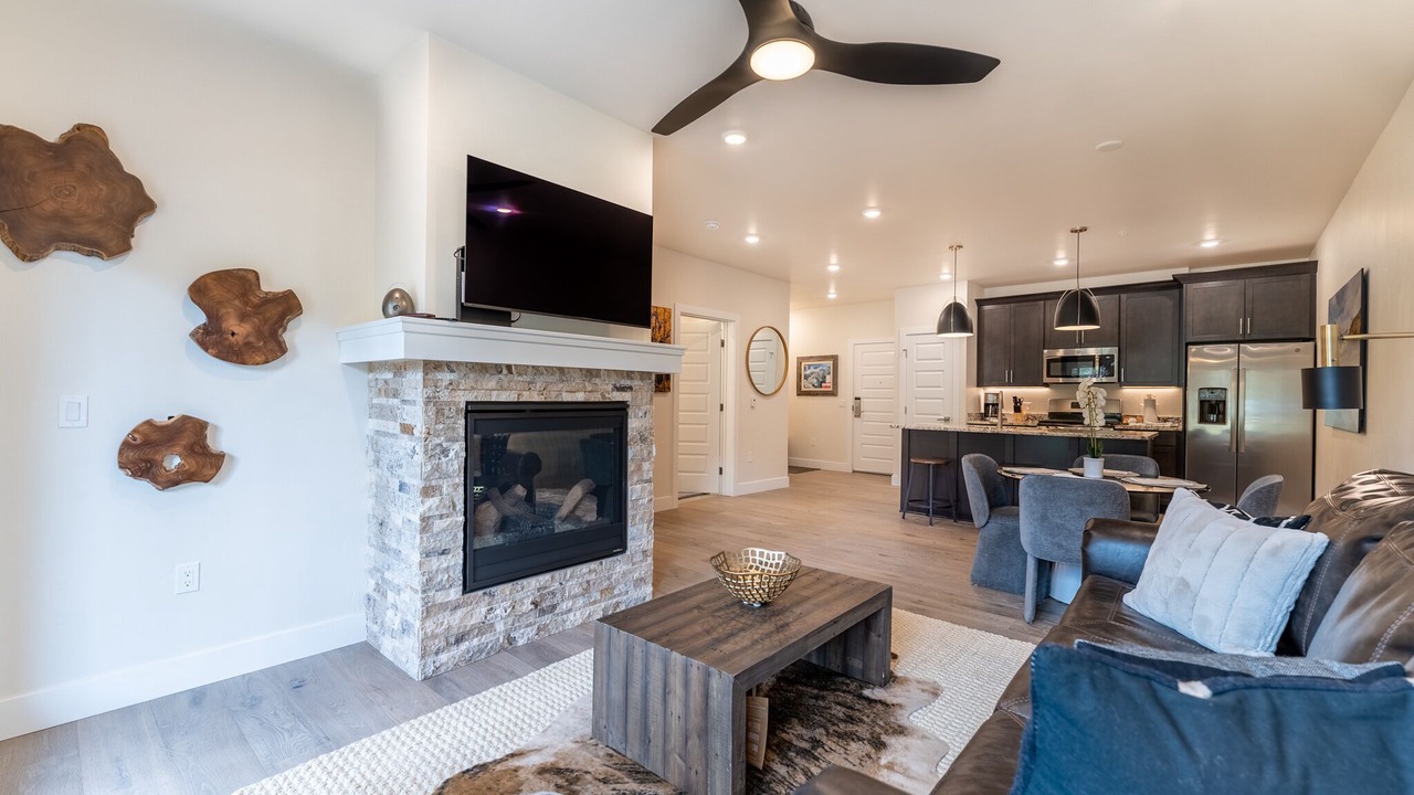 Photo of Livingroom in Lakeside Village