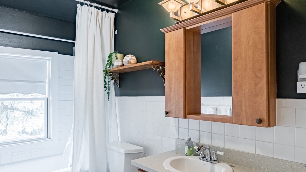 Photo of Bathroom in Dundee-Happy Hollow Historic District