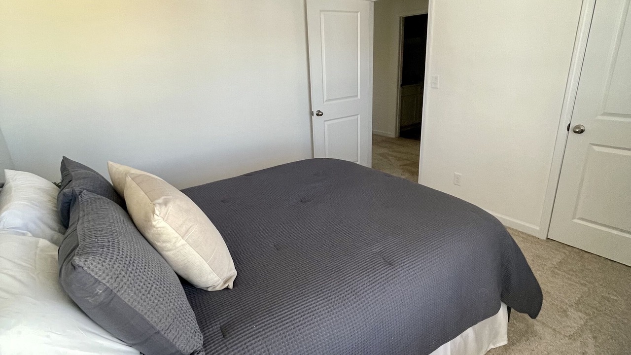 Photo of Bedroom in Oak Ridge
