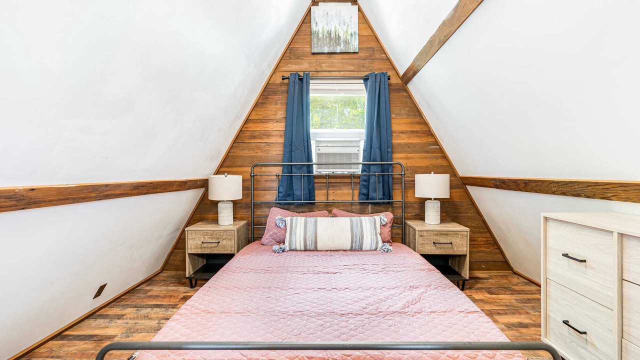 Photo of Bedroom in Berkeley Springs