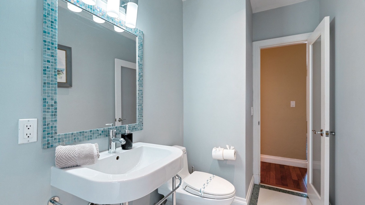 Photo of Bathroom in Poinsettia Heights