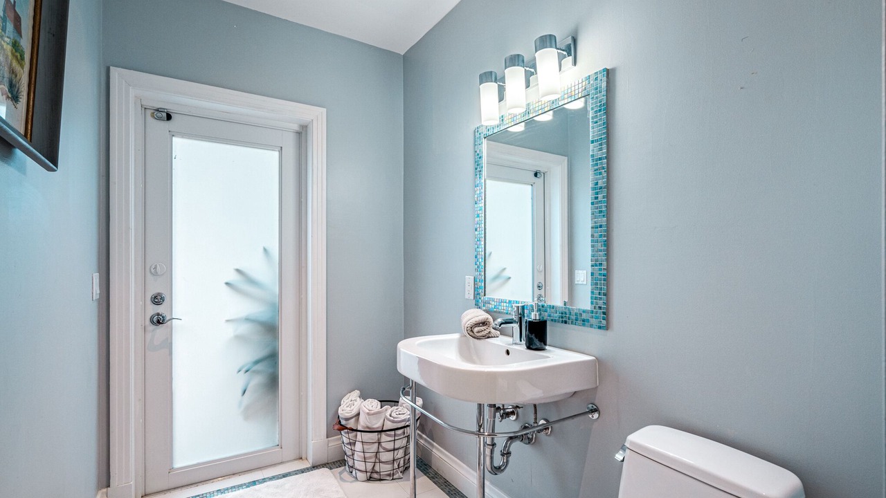 Photo of Bathroom in Poinsettia Heights