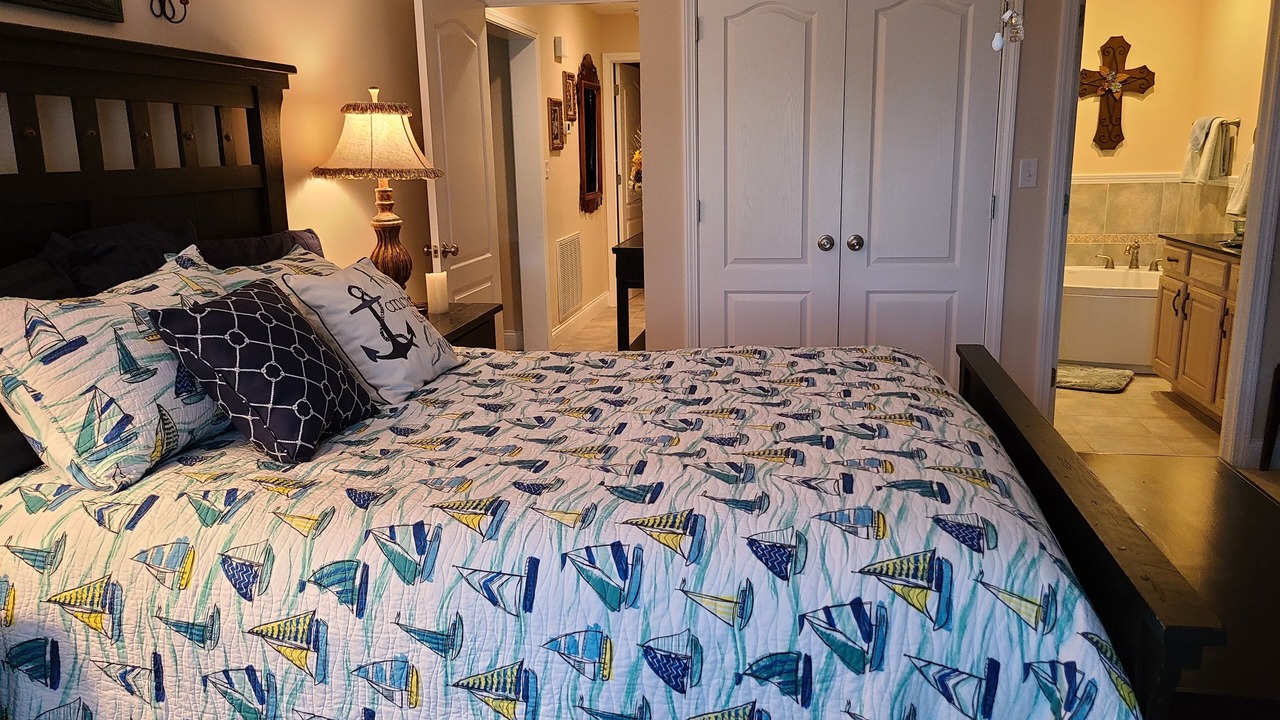 Photo of Bedroom in Benton