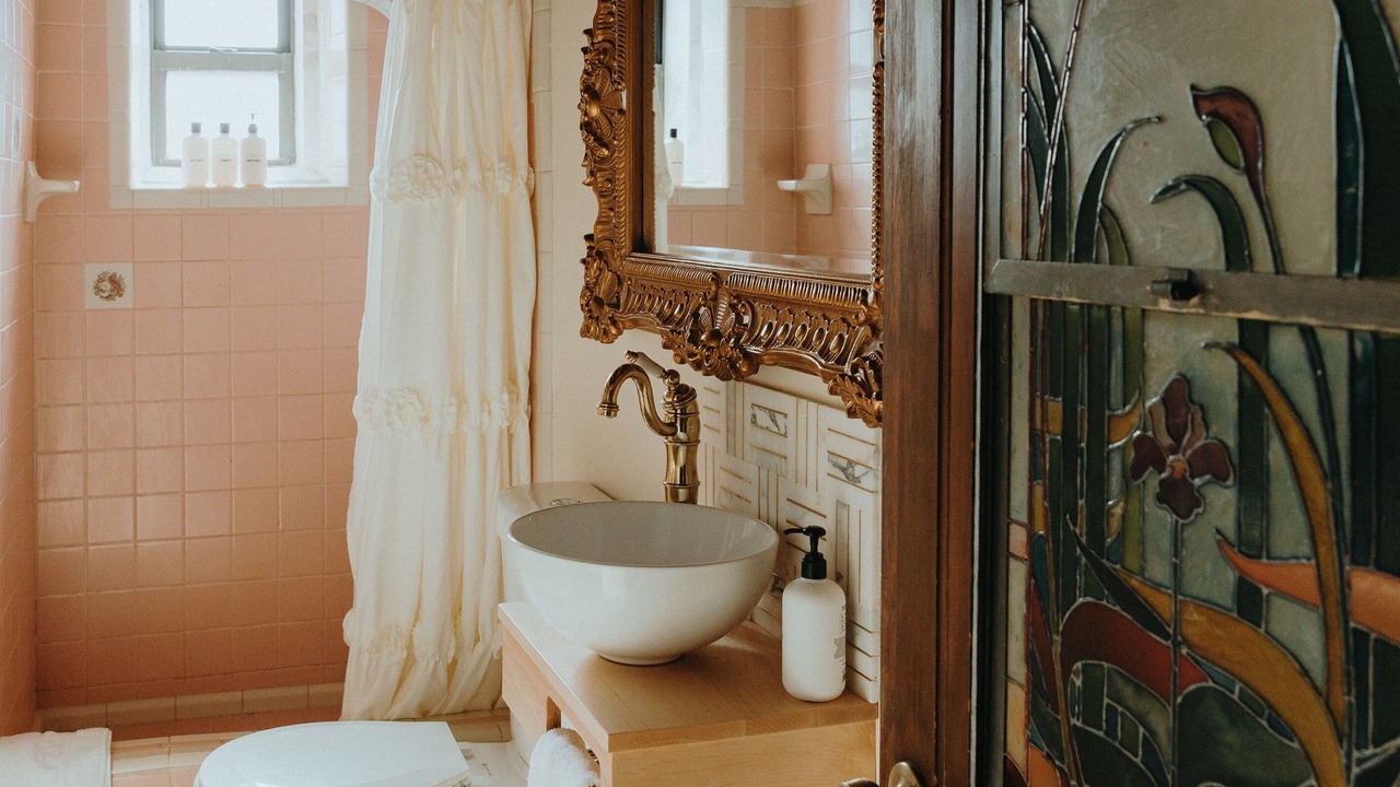 Photo of Bathroom in Sawmill Area