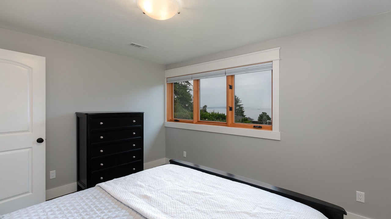 Photo of Bedroom in North Beach/Blue Ridge
