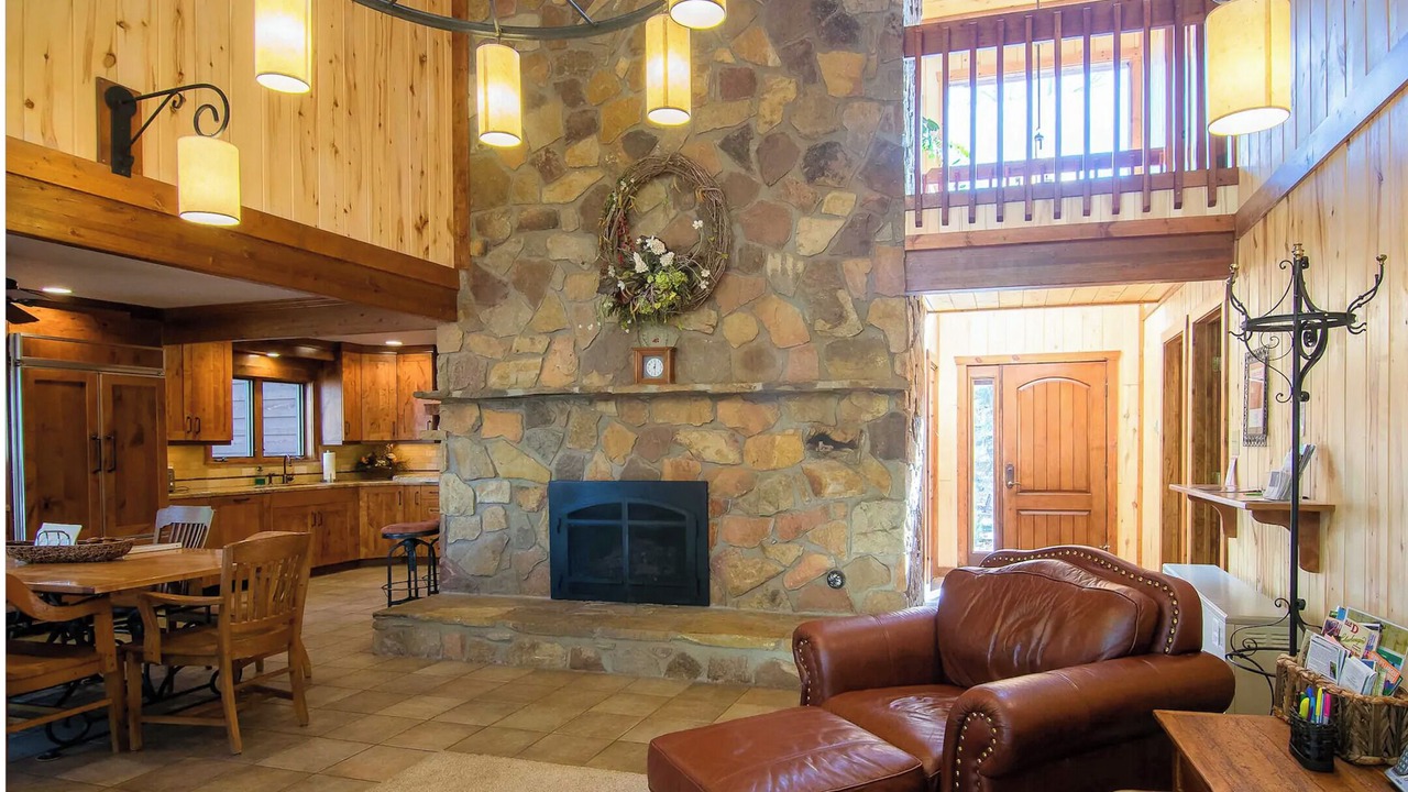 Photo of Livingroom in Twin Creek Village