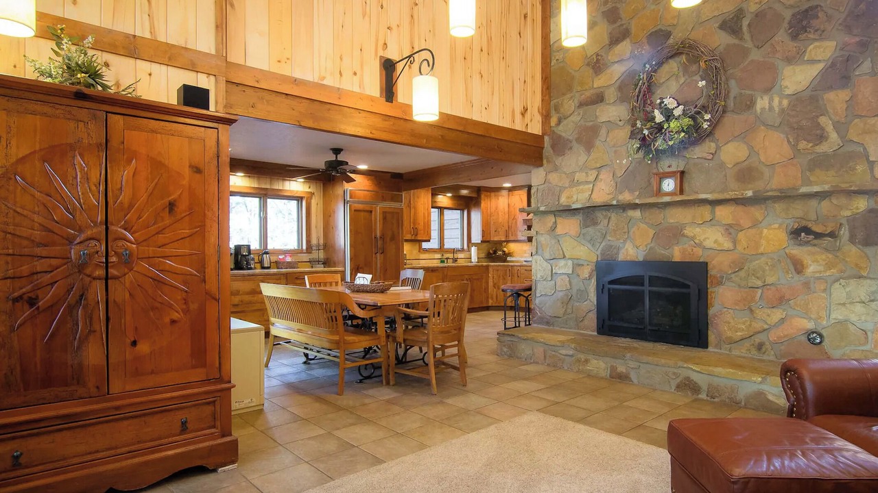 Photo of Livingroom in Twin Creek Village