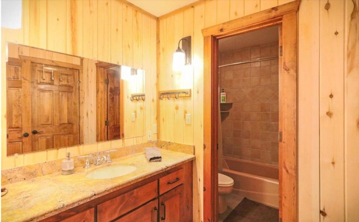 Photo of Bathroom in Twin Creek Village