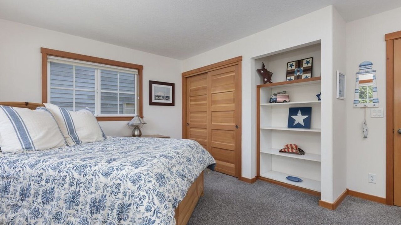 Photo of Bedroom in Neskowin