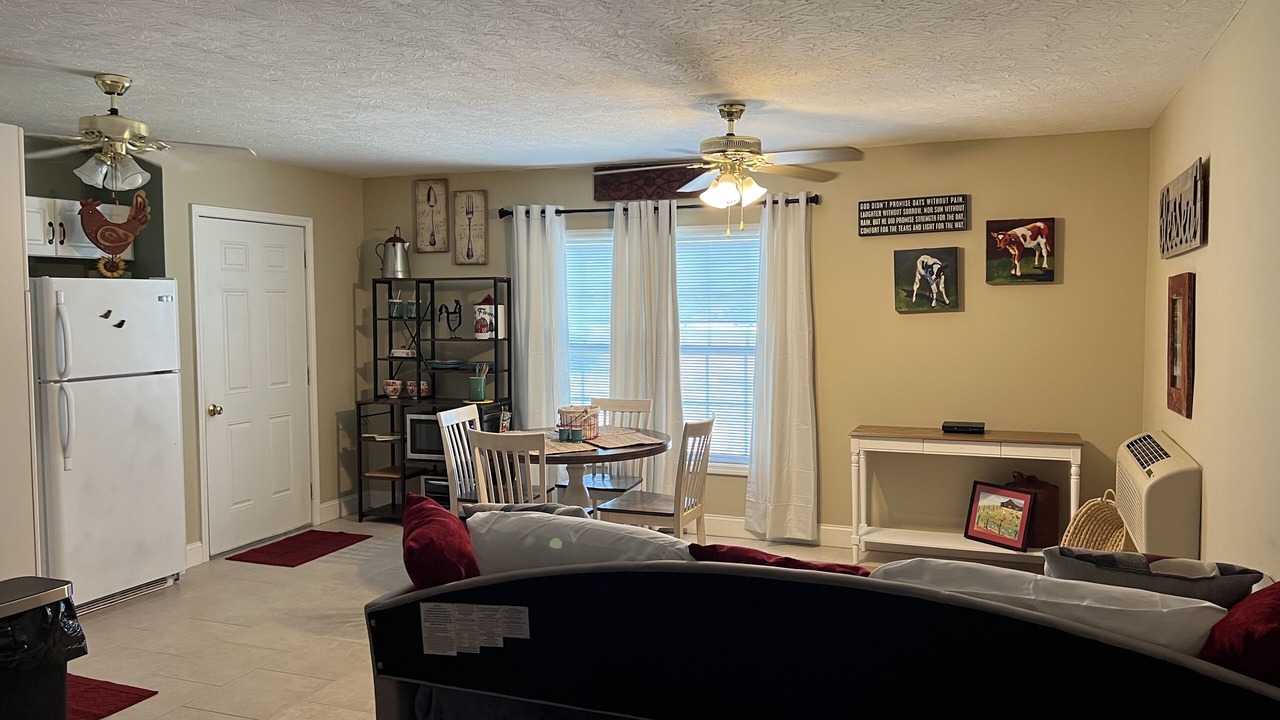Photo of Livingroom in Red Boiling Springs